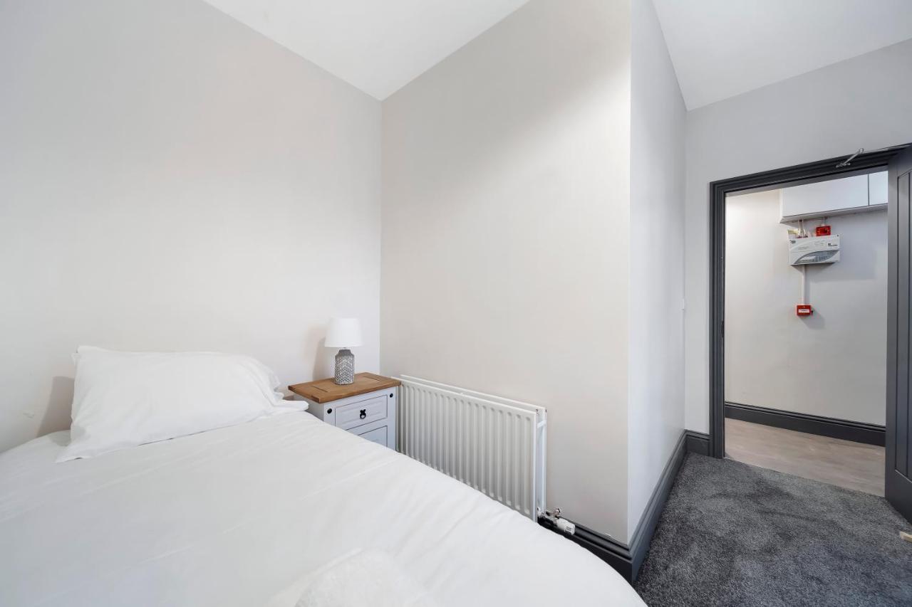 Magee Town House 'Sleeping 8 Guests' Villa Londonderry Bagian luar foto
