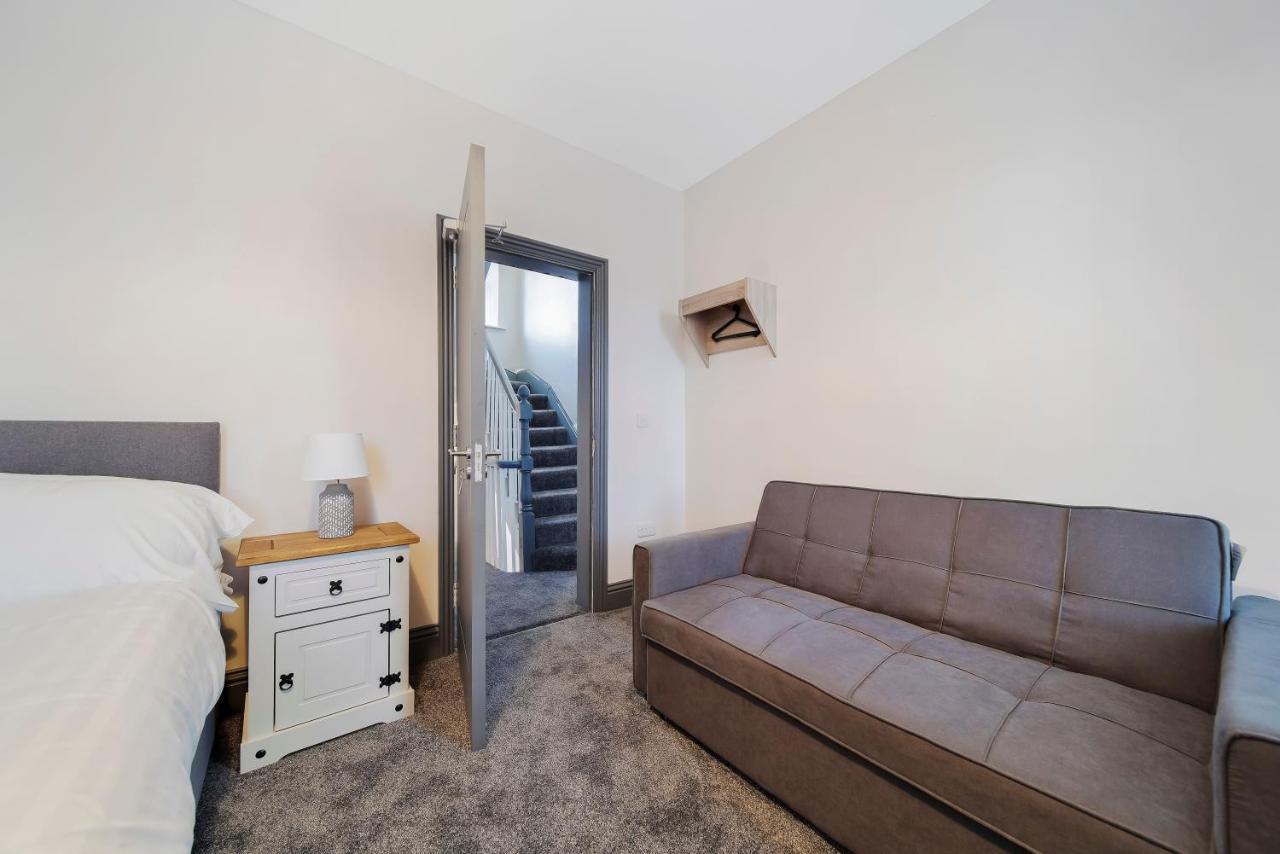 Magee Town House 'Sleeping 8 Guests' Villa Londonderry Bagian luar foto