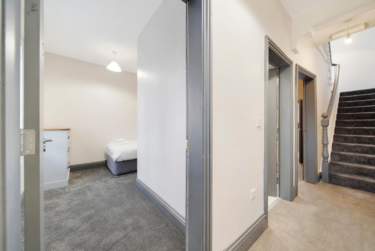 Magee Town House 'Sleeping 8 Guests' Villa Londonderry Bagian luar foto