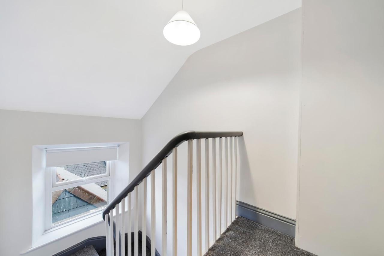Magee Town House 'Sleeping 8 Guests' Villa Londonderry Bagian luar foto